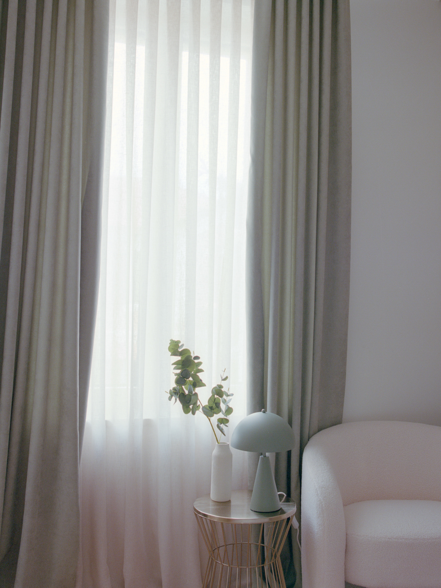 Camera da letto toni neutri