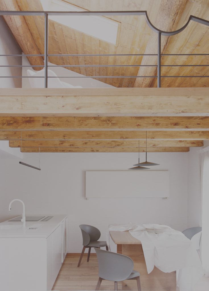 Vista del soppalco affacciato sulla zona giorno open space